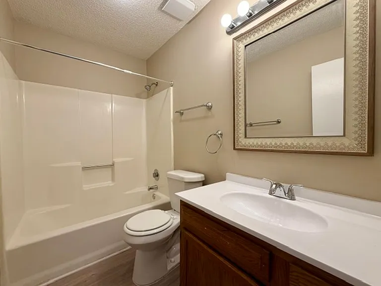 8231 Meadowdale Ln — Photo 15