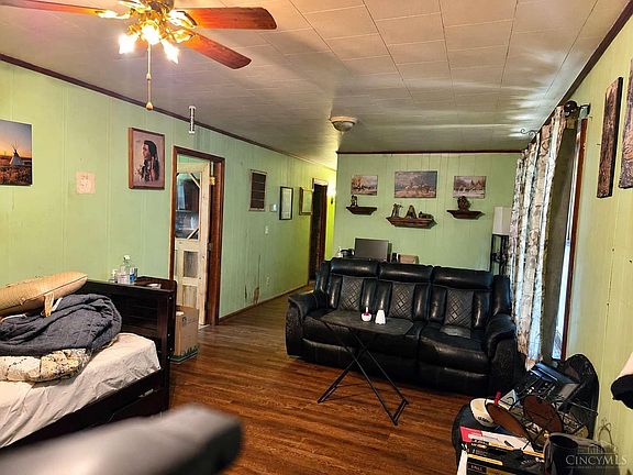 3rd image of 608 Poplar St
