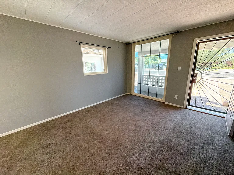 2801 W Glenrosa Ave — Photo 3