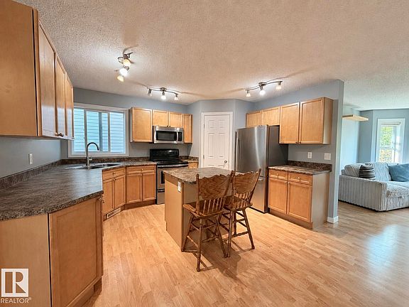 2nd image of 105 Keystone Cres