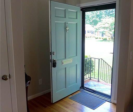 3rd image of 2823 Northampton Dr