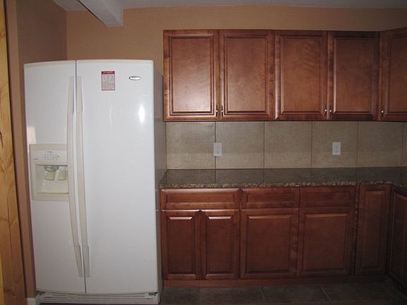 kitchen (view 3)