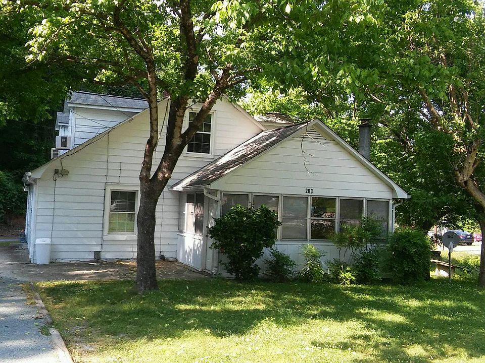 203 E Longview Street