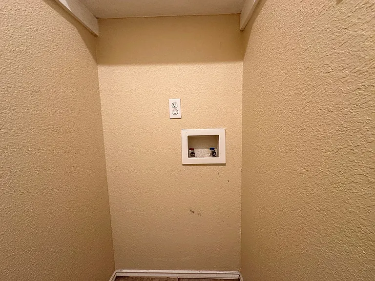 5910 Greengate — Photo 35