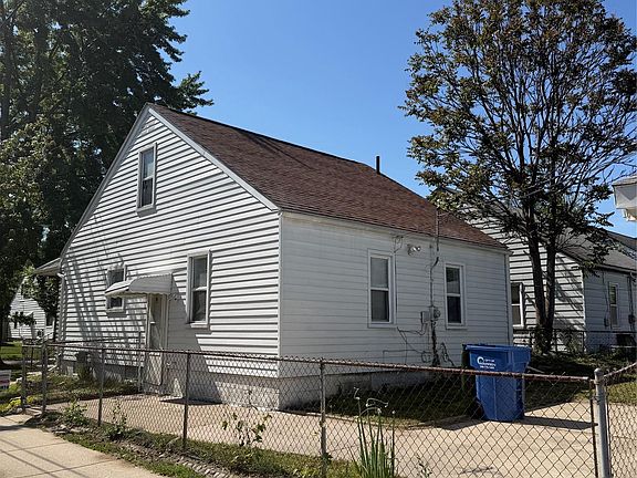2nd image of 21004 Syracuse Ave
