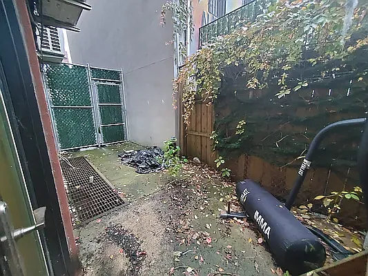 Rented by Friedman Mayer, LREB | media 27