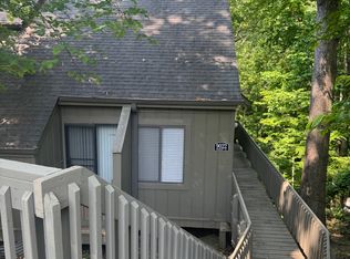 9022 S Pointe Ridge Ln, Bloomington, IN 47401