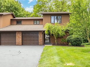 321 Penhurst Rd, Rochester, NY 14610