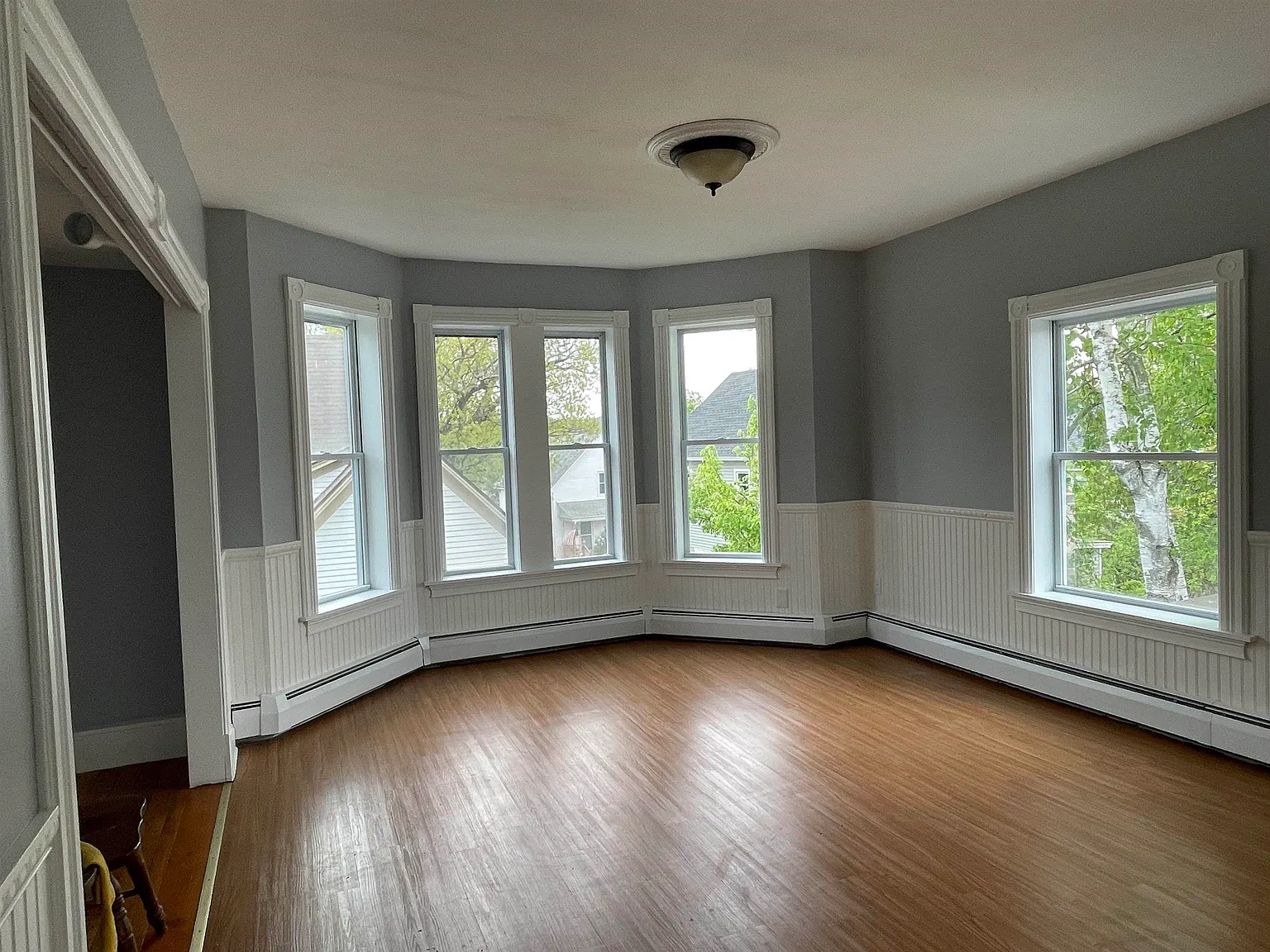 3 bed, 1.5 bath, 1300 sqft, $2,100 — Photo 2