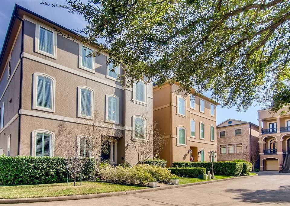 1st image of 127 Vieux Carre Dr