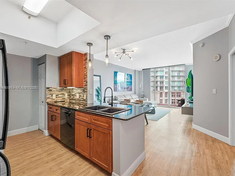 2000 N Bayshore Dr #1606 — Photo 17