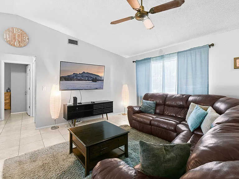 767 SE Chaloupe Ave — Photo 3