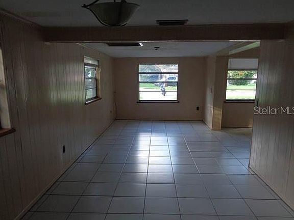 4th image of 525 Norfolk Cir