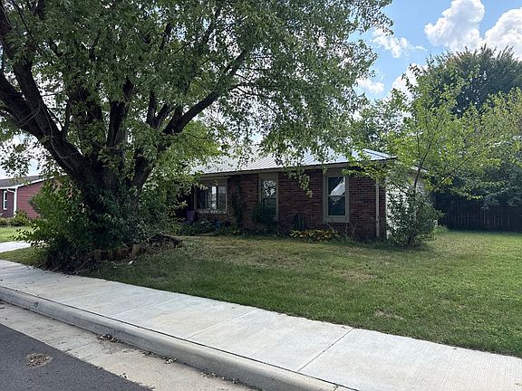 2nd image of 802 Sprenger Rd