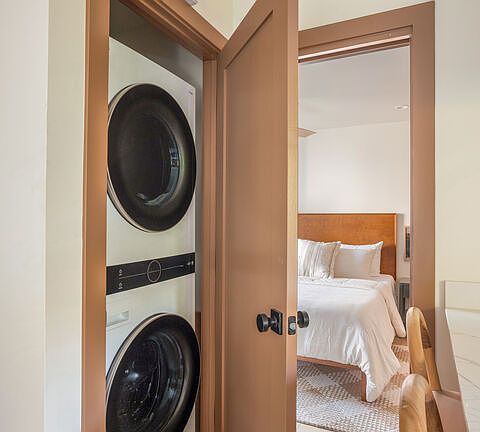 4th image of 1031 1/2 N Havenhurst Dr #1031