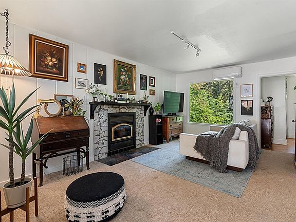 4th image of 154 Redwood Avenue