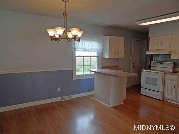 5th image of 31 Cedarbrook Cres