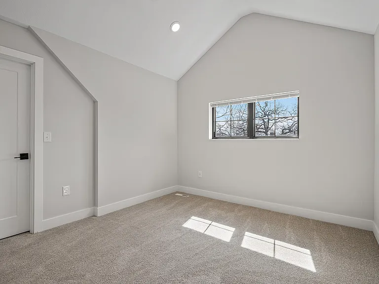 2413 1st Ave S #103 — Photo 31