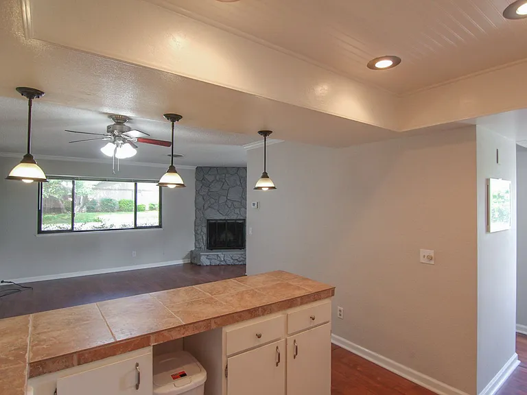 1975 Bechelli Ln — Photo 5