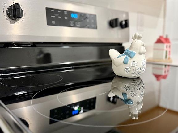 5th image of 3710 King Hill Dr