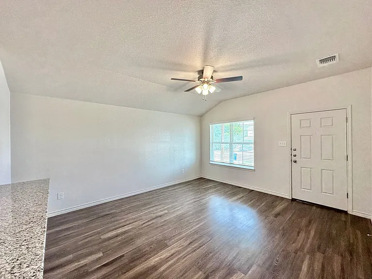 1708 Clovis Dr — Photo 25