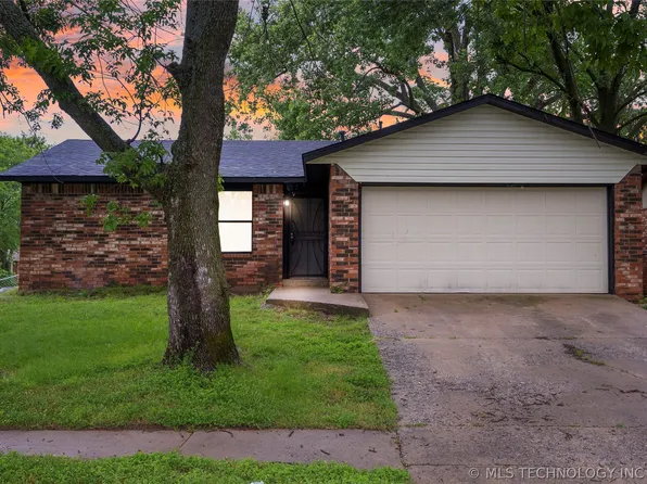 2808 S Maple Dr W, Sand Springs, OK 74063