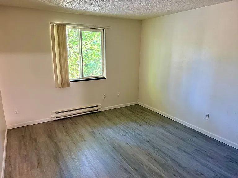 Single level top floor 2 bed Flat w/nice sized deck — Photo 9