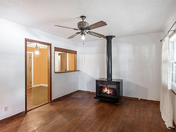 3rd image of 11201 Bentley St
