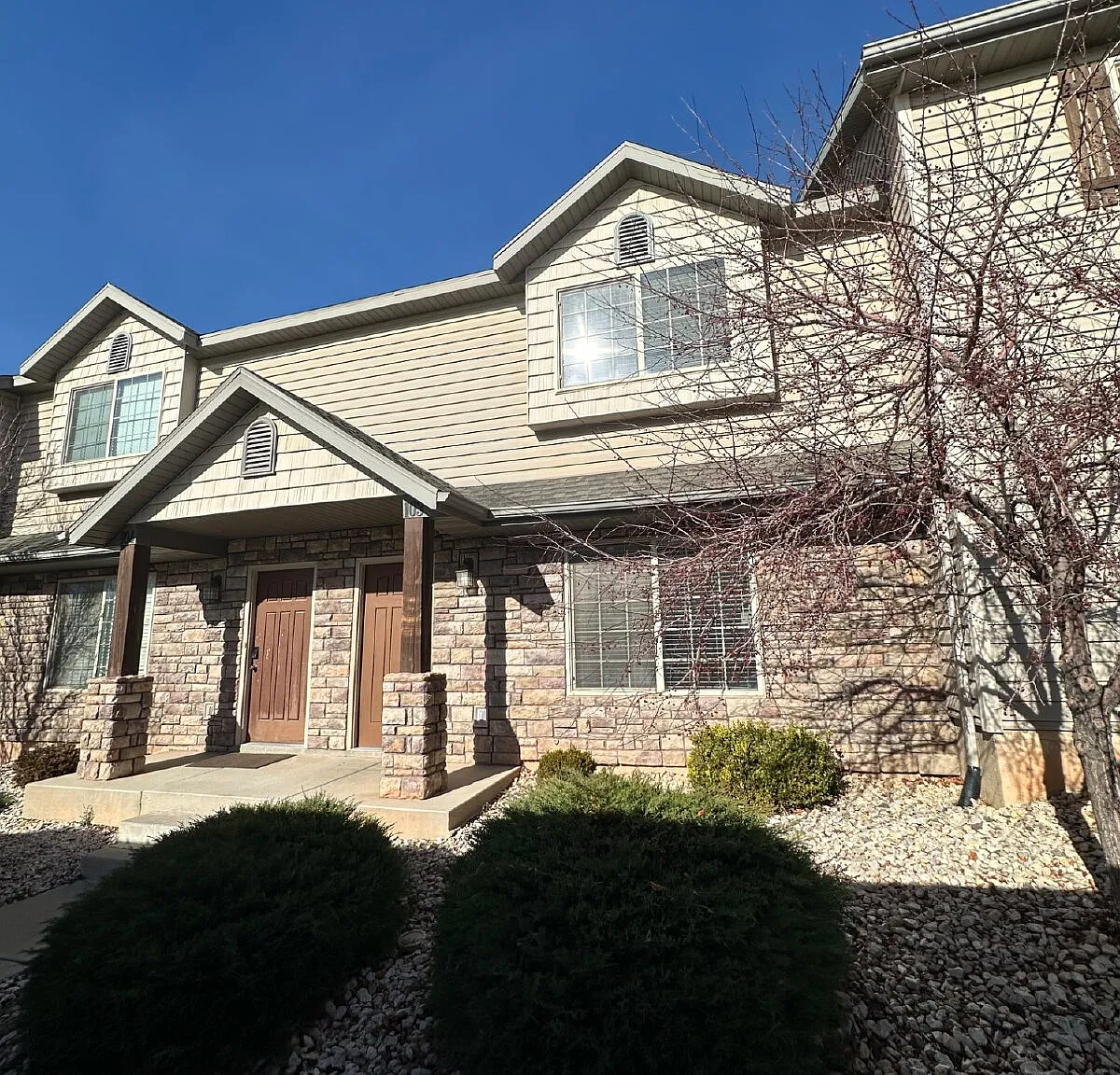 3 bed, 2.5 bath, 1365 sqft, $1,500 — Photo 1
