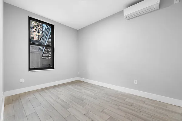 Rented by REAL New York | media 32