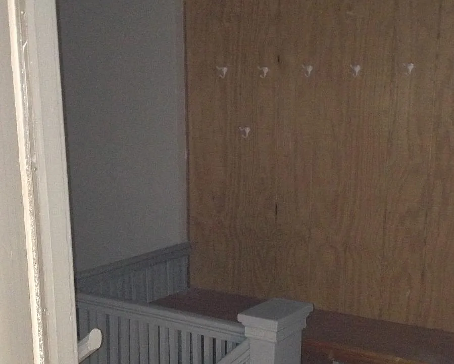 front entry landing,