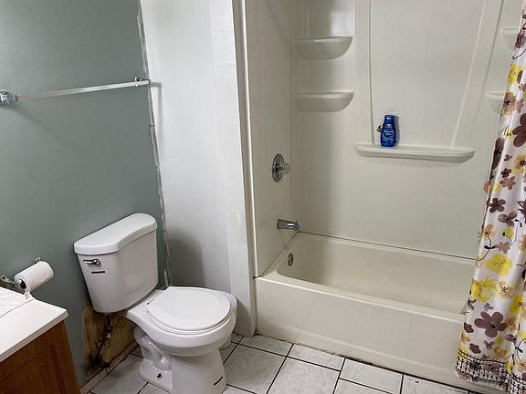 5th image of 6214 N Sacramento Ave #1