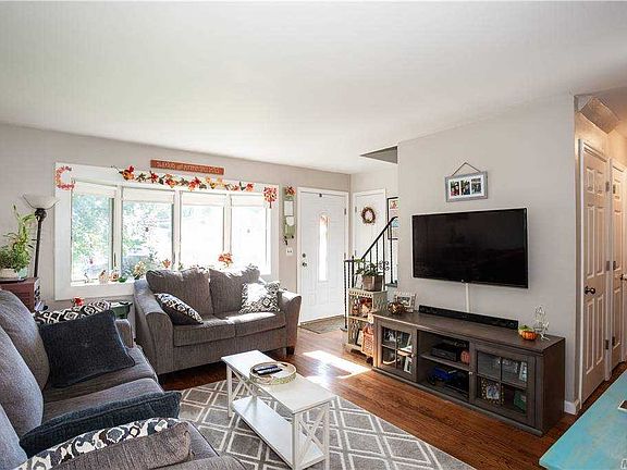 5th image of 47 Cherry St