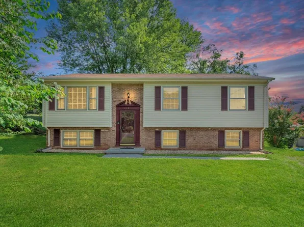 569 Holiday Rd, Vinton, VA 24179