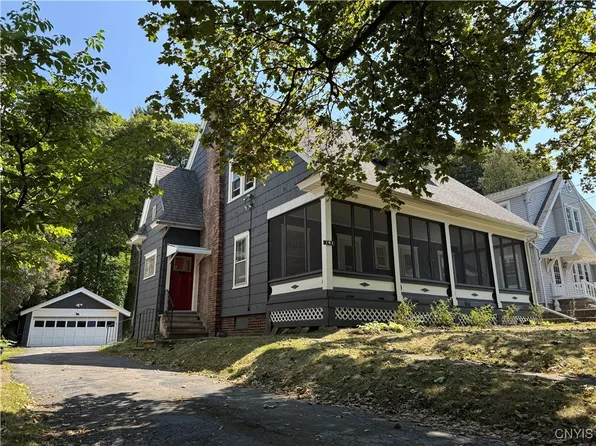 141 Milford Dr E, Syracuse, NY 13206