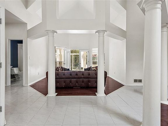 4th image of 100 Catie Cir