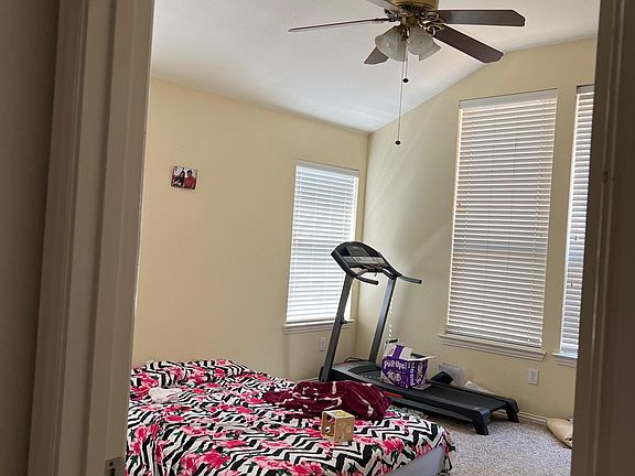 4th image of 1055 Port Sullivan Dr
