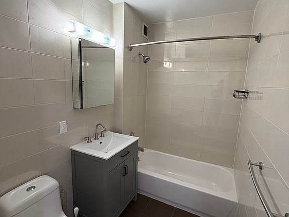 4th image of 2027 1st Ave #5