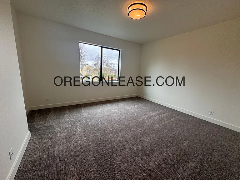 Brand new 3 bedroom 2.5 bath Coburg townhome — Photo 18