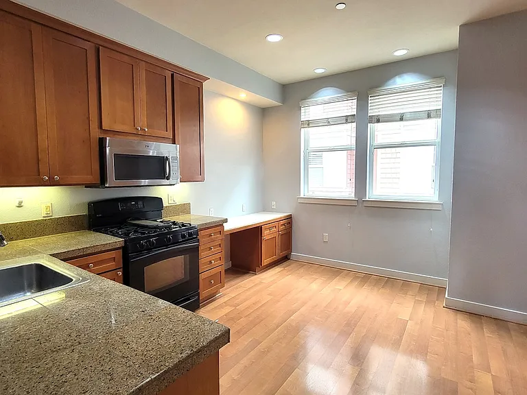 288 Kentdale Pl — Photo 9