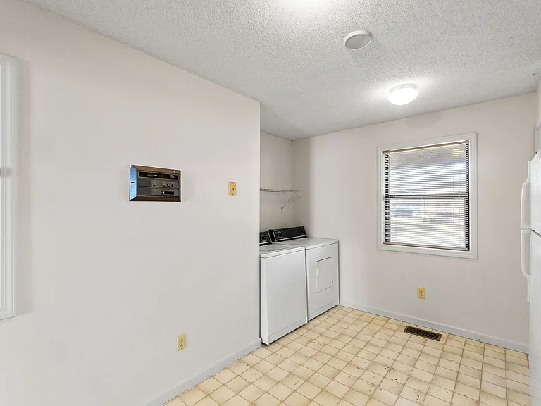 112 Stephanie Dr — Photo 14