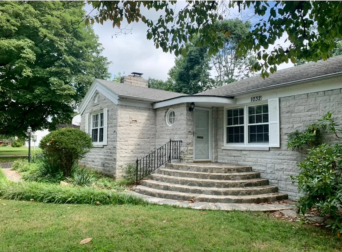 Building Photo - 1032 E Linwood Dr
