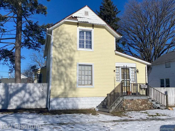 1129 Gillett St, Port Huron, MI 48060