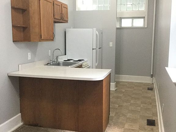 2nd image of 722 S 6th St APT 2