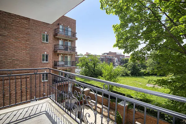 Sold by Compass | media 8