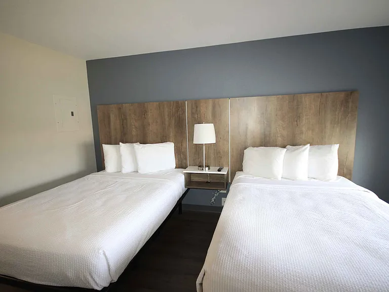1 Bedroom Suite - 2 Full Beds