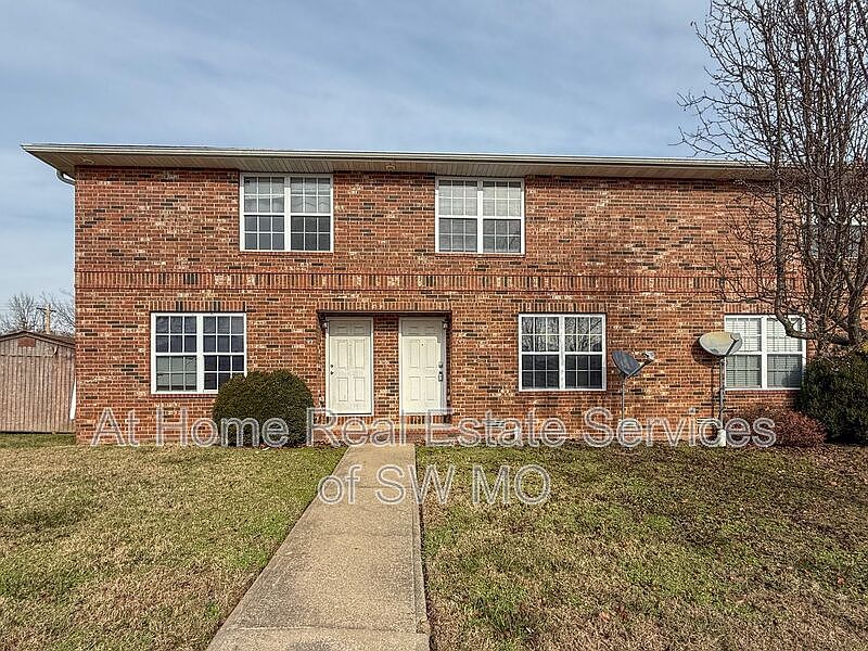 1st image of 743 E Kings Carriage Blvd
