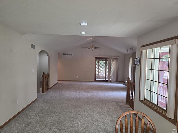 5th image of 709 N Ash St