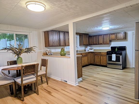 5th image of 407 Saint Joseph St