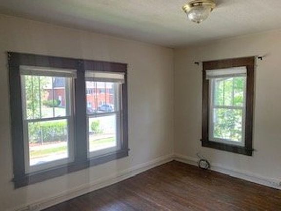 5th image of 320 N Lincoln St